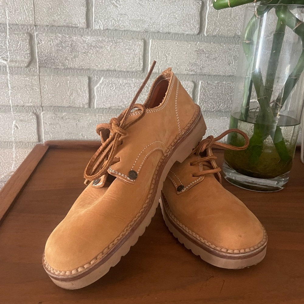 Levi's Tan Oxfords women’s